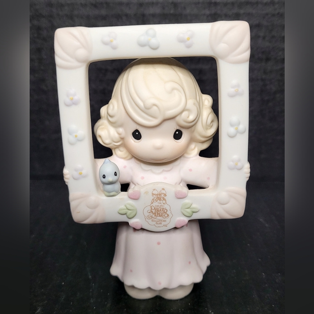 1995 Precious Moments Figurine - You're As Pretty As A Picture #C0016